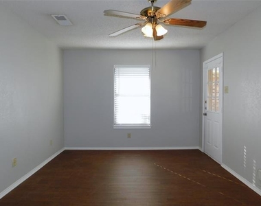 2214 Bernard Street - Photo Thumbnail 7