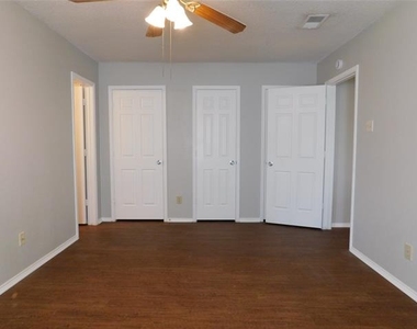 2214 Bernard Street - Photo Thumbnail 6