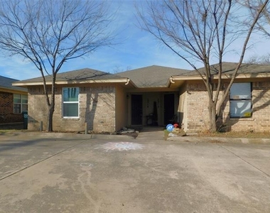 2214 Bernard Street - Photo Thumbnail 1