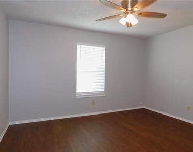 2214 Bernard Street - Photo Thumbnail 10