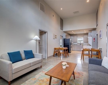 600 Maple Street - Photo Thumbnail 3