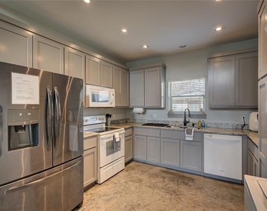 600 Maple Street - Photo Thumbnail 10