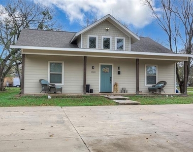 600 Maple Street - Photo Thumbnail 1