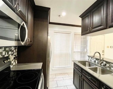 1450 Meadowood Village Drive - Photo Thumbnail 3