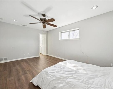 2801 Clearbrook Drive - Photo Thumbnail 17