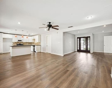2801 Clearbrook Drive - Photo Thumbnail 20