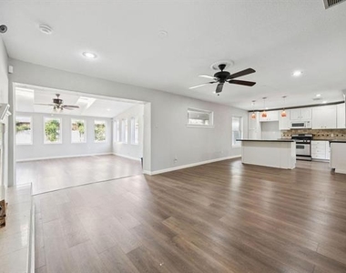 2801 Clearbrook Drive - Photo Thumbnail 3