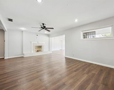 2801 Clearbrook Drive - Photo Thumbnail 4