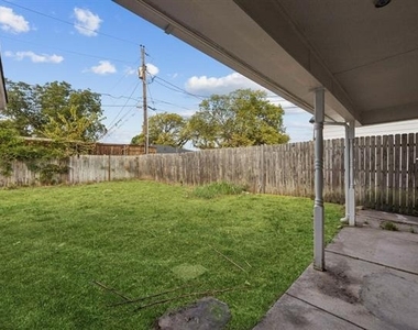 2801 Clearbrook Drive - Photo Thumbnail 21