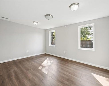 2801 Clearbrook Drive - Photo Thumbnail 12