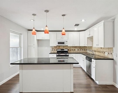 2801 Clearbrook Drive - Photo Thumbnail 6