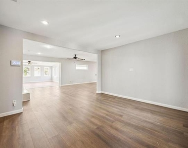 2801 Clearbrook Drive - Photo Thumbnail 19