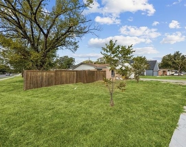 2801 Clearbrook Drive - Photo Thumbnail 24