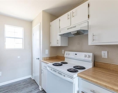 701 S Marsh Street - Photo Thumbnail 8