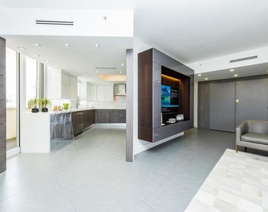 9595 Collins Avenue - Photo Thumbnail 7