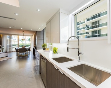 9595 Collins Avenue - Photo Thumbnail 18