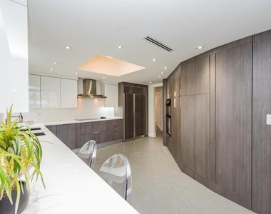 9595 Collins Avenue - Photo Thumbnail 14