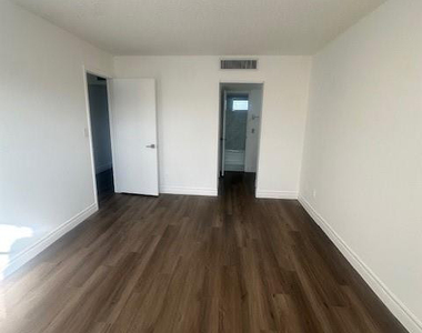 5860 Nw 64th Avenue - Photo Thumbnail 7