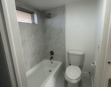 5860 Nw 64th Avenue - Photo Thumbnail 10