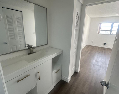 5860 Nw 64th Avenue - Photo Thumbnail 11