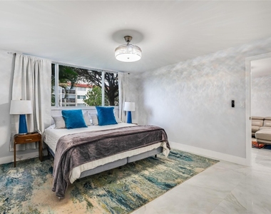 9523 S Hollybrook Lake Drive - Photo Thumbnail 2
