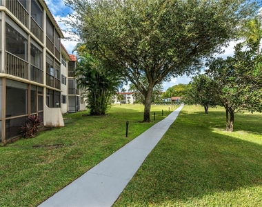 9523 S Hollybrook Lake Drive - Photo Thumbnail 22