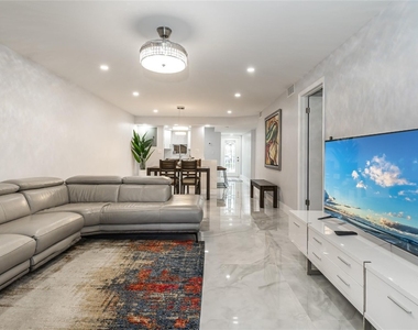 9523 S Hollybrook Lake Drive - Photo Thumbnail 1