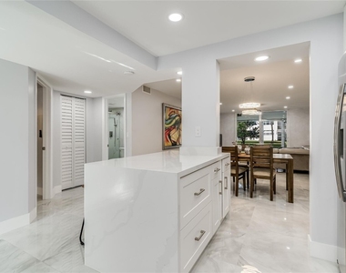 9523 S Hollybrook Lake Drive - Photo Thumbnail 13