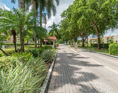 9523 S Hollybrook Lake Drive - Photo Thumbnail 61