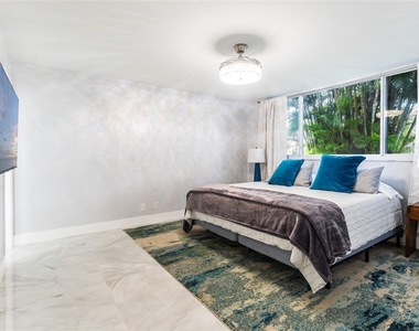 9523 S Hollybrook Lake Drive - Photo Thumbnail 17