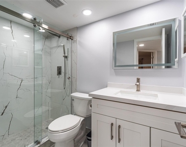 9523 S Hollybrook Lake Drive - Photo Thumbnail 7