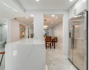 9523 S Hollybrook Lake Drive - Photo Thumbnail 14