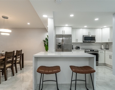 9523 S Hollybrook Lake Drive - Photo Thumbnail 9