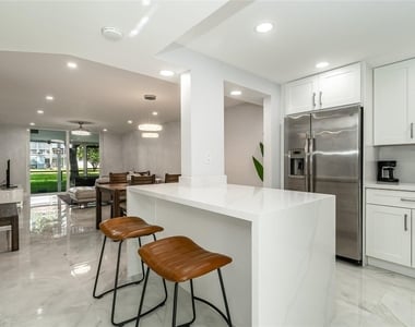 9523 S Hollybrook Lake Drive - Photo Thumbnail 11