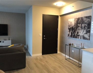 999 Sw 1st Avenue - Photo Thumbnail 2