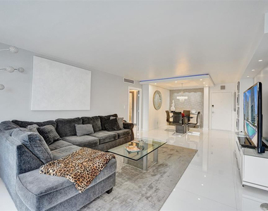 2030 S Ocean Drive - Photo Thumbnail 8