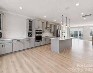 5029 Westmead Lane - Photo Thumbnail 7
