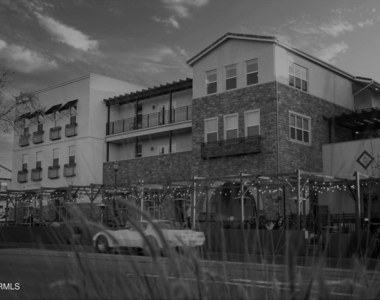 2024 Ventura Boulevard - Photo Thumbnail 1