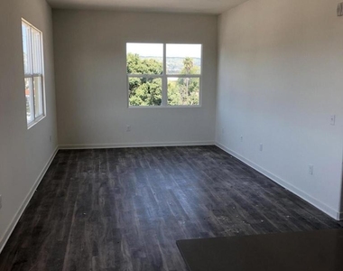 2024 Ventura Boulevard - Photo Thumbnail 4