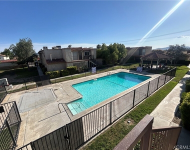 2469 W Acacia Avenue - Photo Thumbnail 7