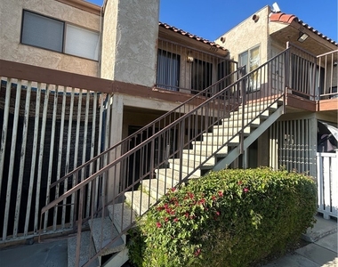 2469 W Acacia Avenue - Photo Thumbnail 6