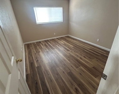 2469 W Acacia Avenue - Photo Thumbnail 18