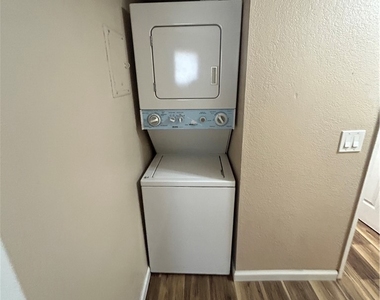 2469 W Acacia Avenue - Photo Thumbnail 17