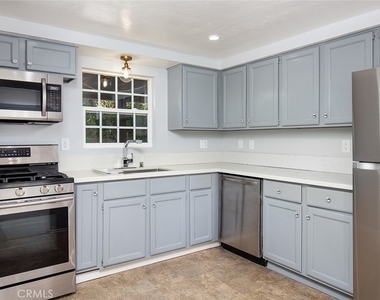 487 Sturtevant Drive - Photo Thumbnail 5