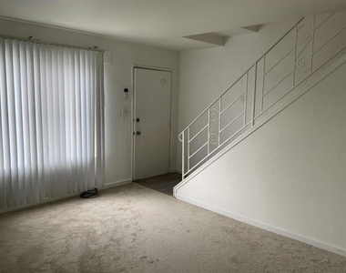 422 C Street - Photo Thumbnail 4