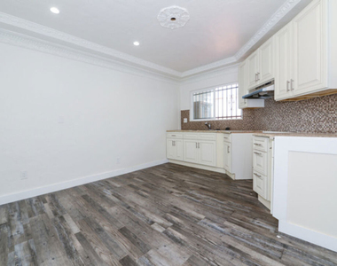 520 W 82nd Street - Photo Thumbnail 13