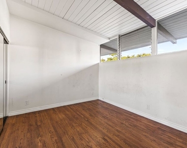 11131 Rose Avenue - Photo Thumbnail 8