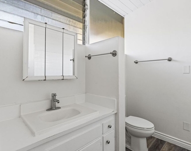 11131 Rose Avenue - Photo Thumbnail 10