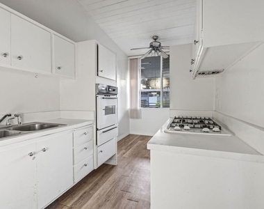 11131 Rose Avenue - Photo Thumbnail 7