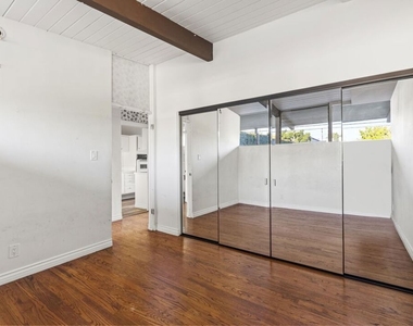 11131 Rose Avenue - Photo Thumbnail 9